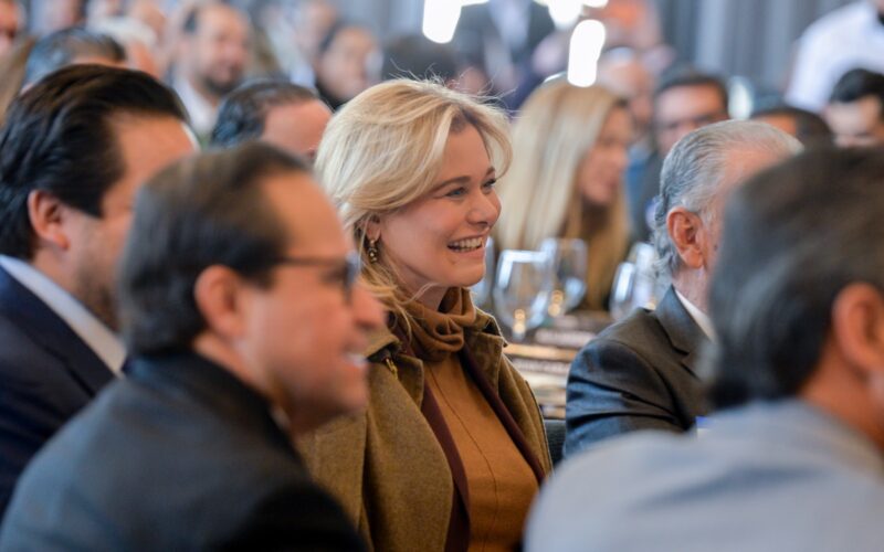 Maru Campos toma protesta al Consejo Directivo 2025-2027 de Desec Juárez