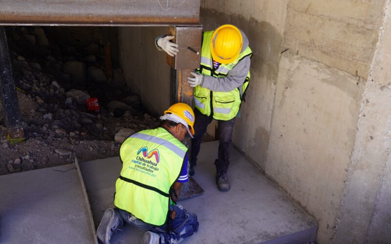 Trabaja Municipio en colocación de estructura en puente de Riberas del Sacramento  – Avanza el plan de remediación en la zona