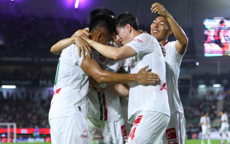 ¡NO HAY QUINTO MALO! CHIVAS VENCE A MAZATLÁN Y SE AFERRA A LA CIMA