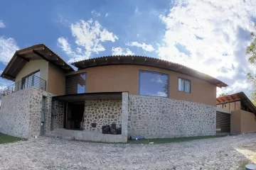 Así es la lujosa mansión donde se escondía “El Mencho”, el narco que planeaba escapar en un BMW y fue asesinado