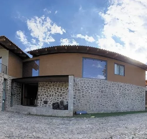 Así es la lujosa mansión donde se escondía “El Mencho”, el narco que planeaba escapar en un BMW y fue asesinado