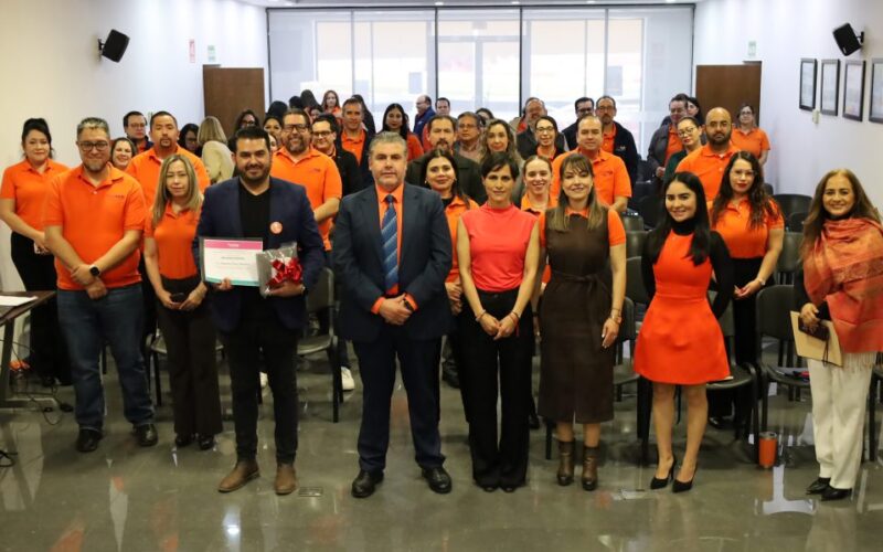 Reciben servidores públicos del ICHITAIP plática “Masculinidades libres de violencia”