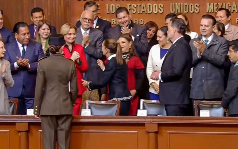 Asiste Maru Campos a ceremonia conmemorativa por el 109 Aniversario de la Constitución
