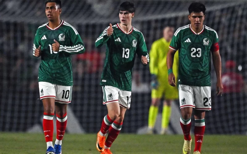 México golea a Islandia en un estadio Corregidora que homenajeó a las fuerzas armadas
