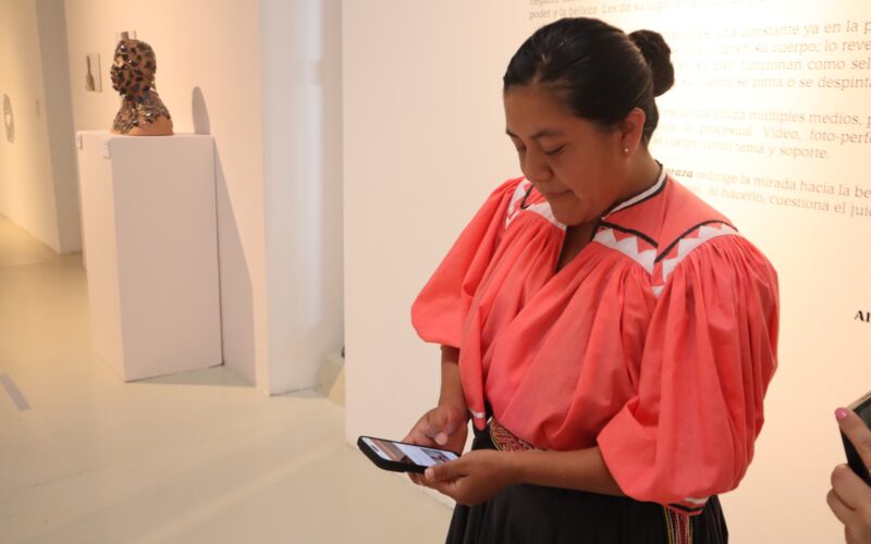 Presenta Sewá Morales el primer diccionario digital ralámuli-español en el marco del Día Internacional de la Lengua Materna