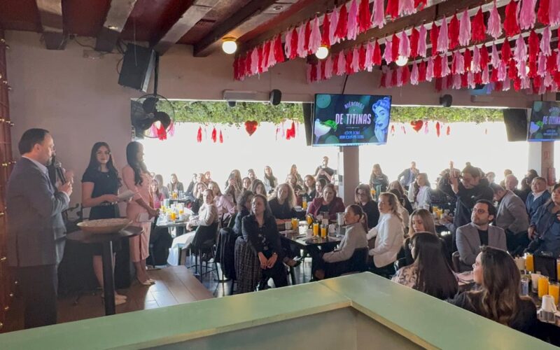 Su liderazgo construye el presente y futuro económico de Chihuahua: Santiago De la Peña a mujeres de Emprendelog