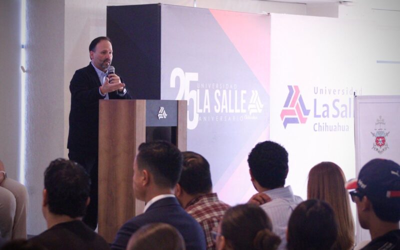 Ante más de 200 estudiantes de la ULSA Chihuahua, Santiago De la Peña llama a ejercer el poder con ética y responsabilidad