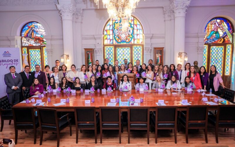 Toma alcalde Marco Bonilla protesta a integrantes del primer Cabildo de Mujeres