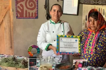 Reconocen trayectoria de la chef Ana Rosa Beltrán del Río con la presea “Mujer Distinguida Clara Zetkin 2026”