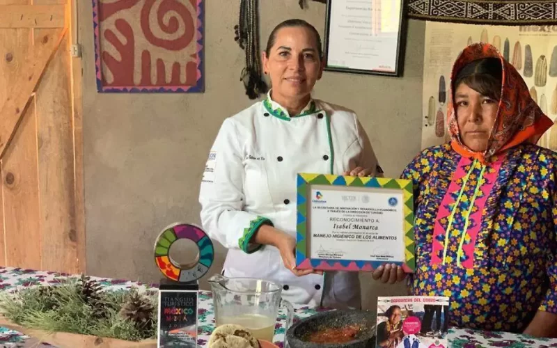 Reconocen trayectoria de la chef Ana Rosa Beltrán del Río con la presea “Mujer Distinguida Clara Zetkin 2026”