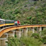 El "CHEPE" cruzando uno de los 37 puentes de la ruta / Foto de Javier Rojas