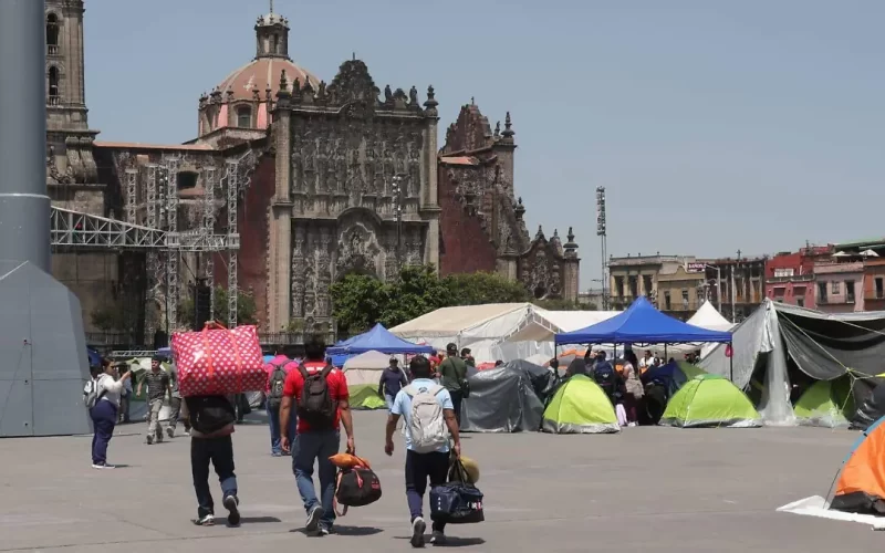 CNTE levanta plantón de 72 horas en el Zócalo, pero regresará en el Mundial