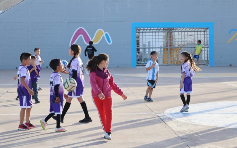 Rehabilitan Municipio y vecinos unidades deportivas con programa “Manos a la cancha”