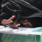 La escuela alcanzada por un misil iniciaba sus actividades el 28 de febrero. [Reuters]