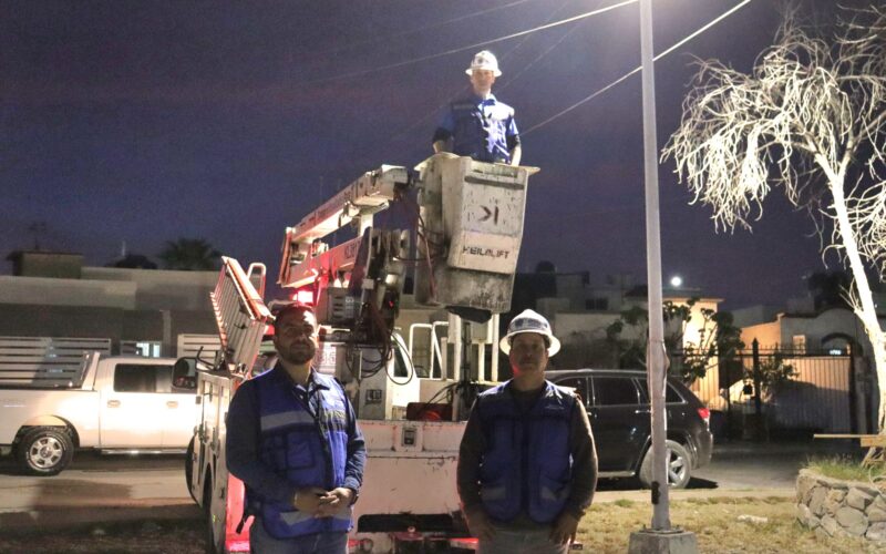 Las calles iluminadas de Chihuahua tienen rostro: los trabajadores que hacen posible la renovación