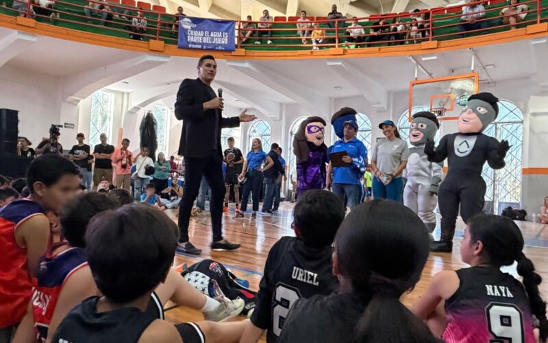 Inspira Eduardo Nájera a jóvenes durante torneo Aguardianes 3×3