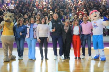 Entrega Marco Bonilla mejoras de espacios de estudio y deporte para estudiantes de la Secundaria Benito Juárez