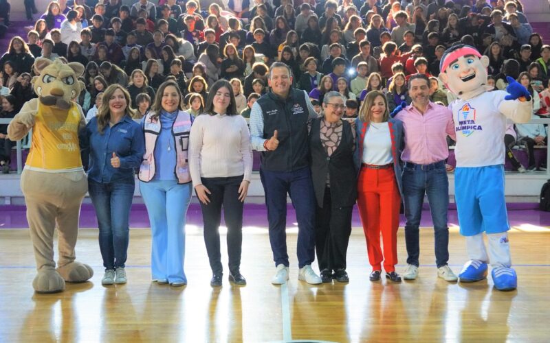 Entrega Marco Bonilla mejoras de espacios de estudio y deporte para estudiantes de la Secundaria Benito Juárez