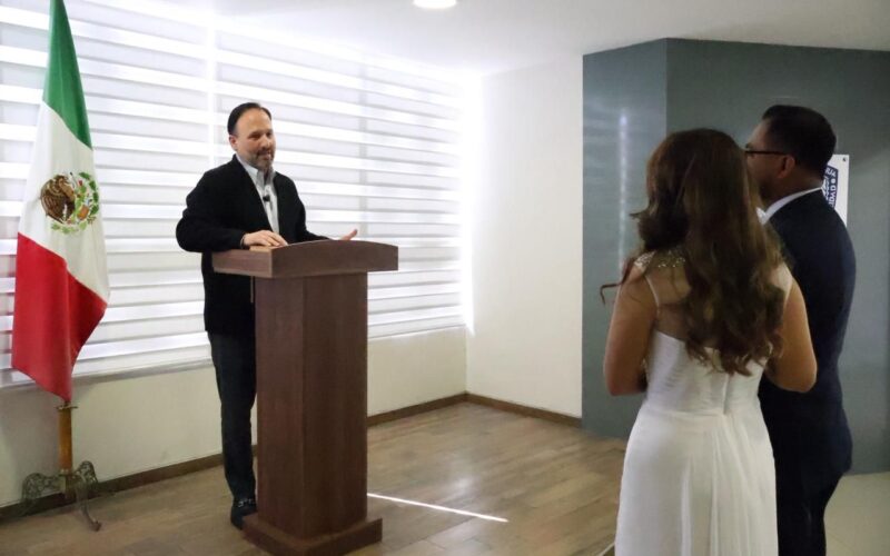 Realiza Santiago De la Peña  recorrido en oficina del Registro Civil del Centro