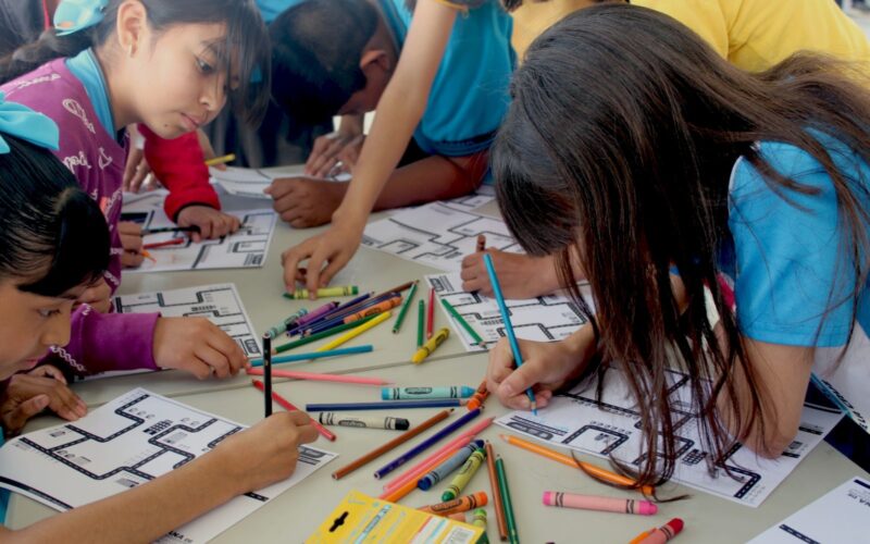Estudiantes de primaria Sor Juana Inés de la Cruz aprenden sobre participación con rally del Municipio  – Alumnos de sexto grado de dicha primaria de la colonia Vistas Cerro Grande se divirtieron y aprendieron