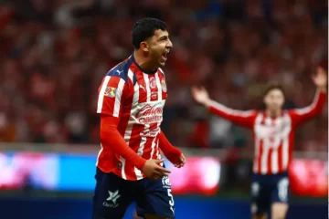 Chivas aplasta al Puebla y hace vibrar al AKRON