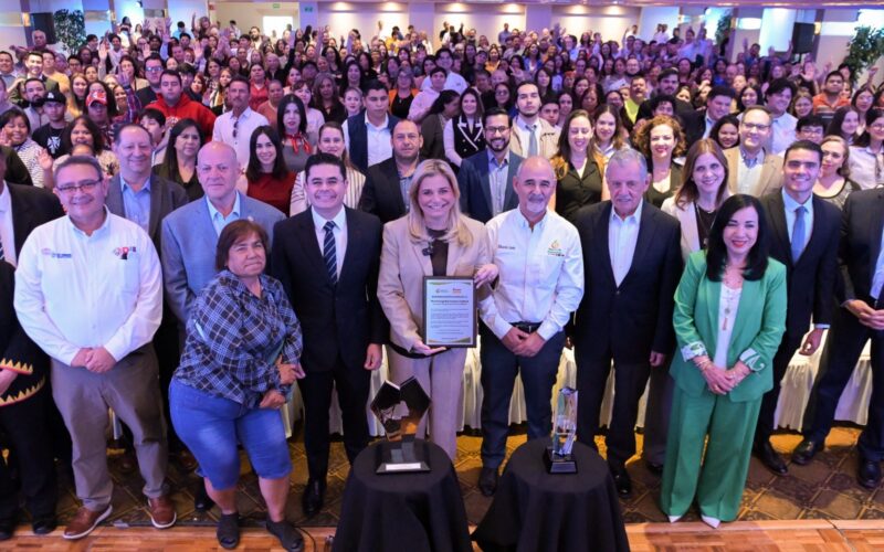 Sociedad civil reconoce a Maru Campos por NutriChihuahua