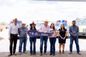 Entrega alcalde Marco Bonilla cuatro camiones escolares y tres ambulancias para atender la zona rural del municipio
