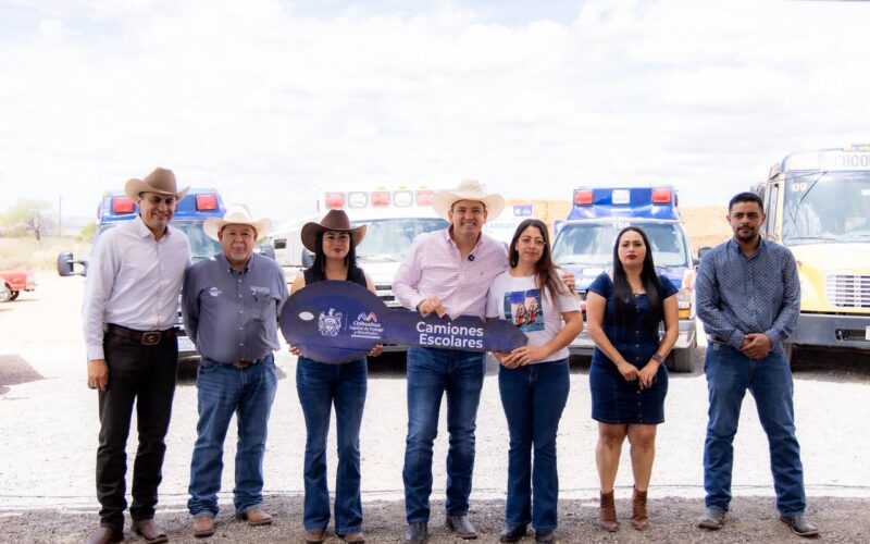 Entrega alcalde Marco Bonilla cuatro camiones escolares y tres ambulancias para atender la zona rural del municipio