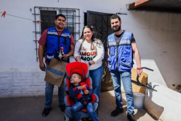 Mejorar vidas en equipo: colaboran DIF Municipal y Rotarios para entrega de silla especial