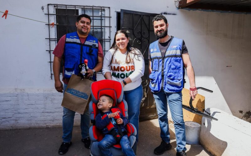 Mejorar vidas en equipo: colaboran DIF Municipal y Rotarios para entrega de silla especial