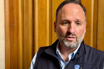 Cuestiona De la Peña cambio de nombre en primaria de Chihuahua.