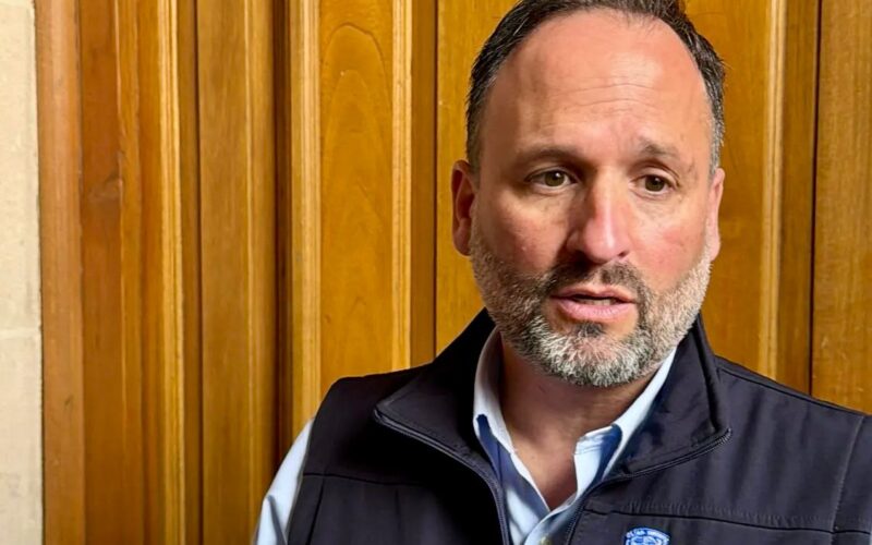 Cuestiona De la Peña cambio de nombre en primaria de Chihuahua.