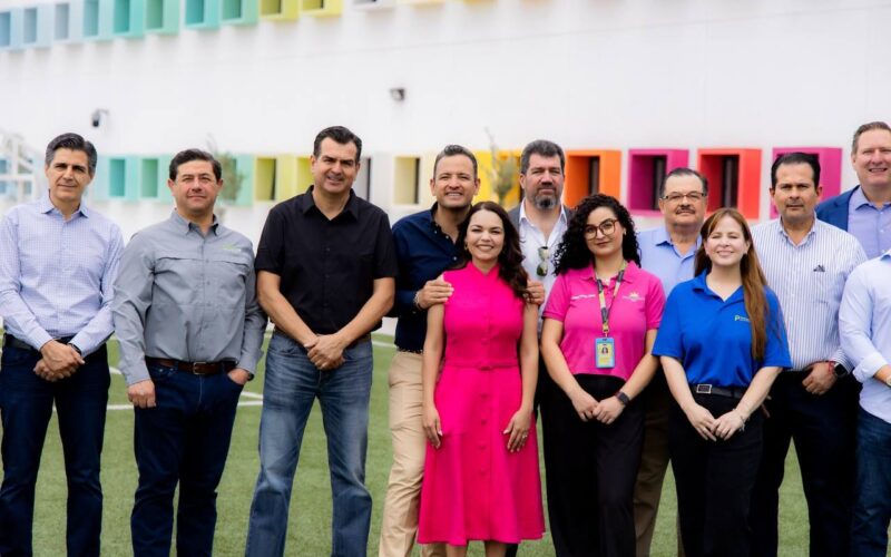 Marco Bonilla recorre nuevo Colegio Sol de Oriente; ofrecen educación e instalaciones de primer nivel a familias del sector