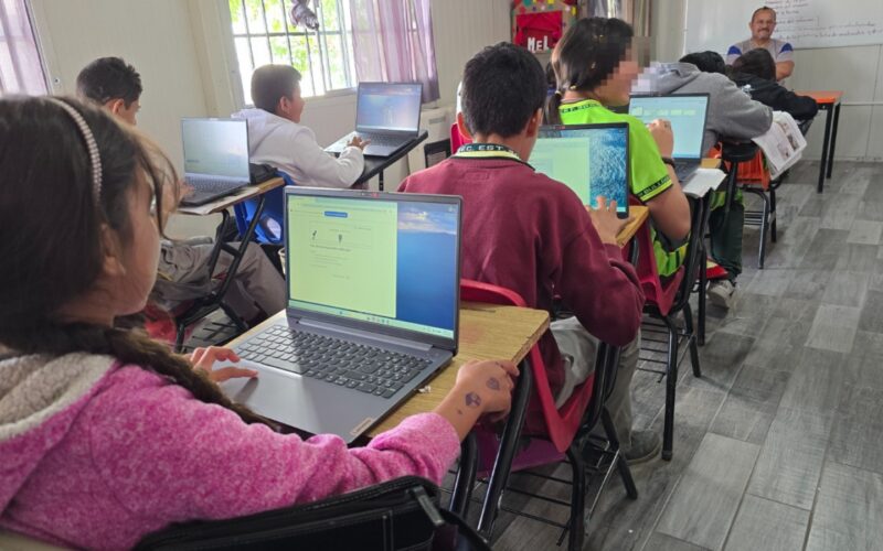 Cumple Marco Bonilla con escuelas; equipan planteles con Programa Escuelas Competitivas