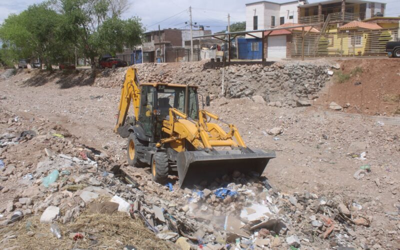 Frente a la próxima temporada de lluvias, Marco Bonilla instruye limpieza permanente en arroyos de la ciudad