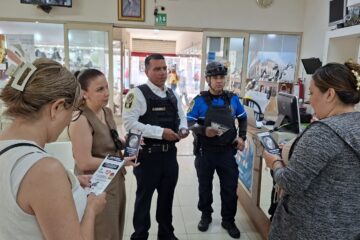 Promueve Policía Municipal medidas de seguridad para comerciantes del Centro Histórico