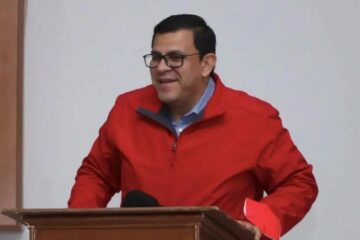 La Gobernadora Maru Campos nombra a Francisco Sáenz como encargado del despacho de la FGE