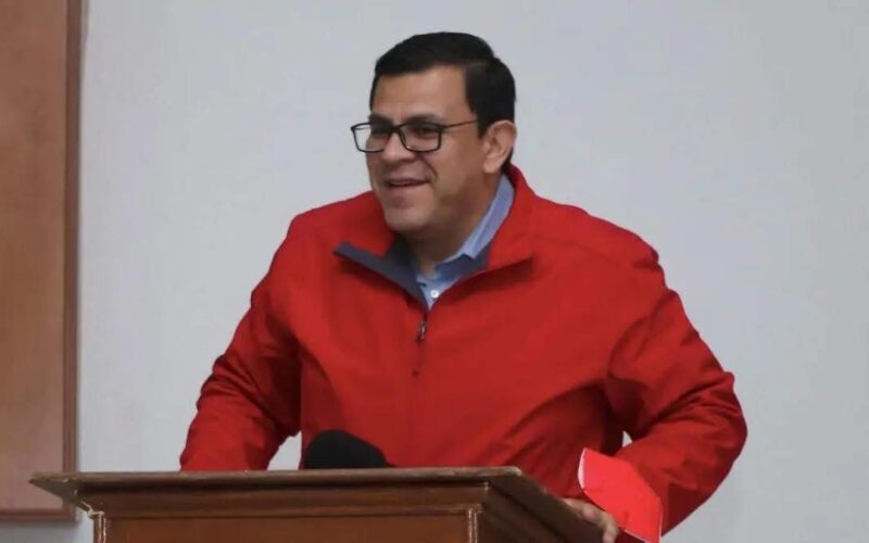 La Gobernadora Maru Campos nombra a Francisco Sáenz como encargado del despacho de la FGE