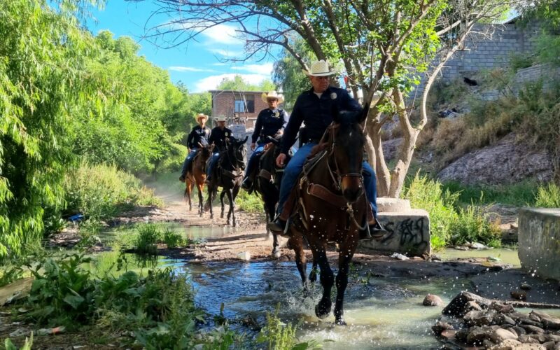 Refuerza Policía Municipal vigilancia en arroyos con patrullaje a caballo para prevenir delitos