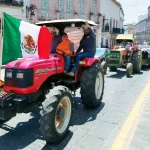 Un grupo de agricultores bloqueó con tractores las calles del centro histórico de la capital zacatecana el 24 de marzo pasado. Foto Alfredo Valadez Rodríguez