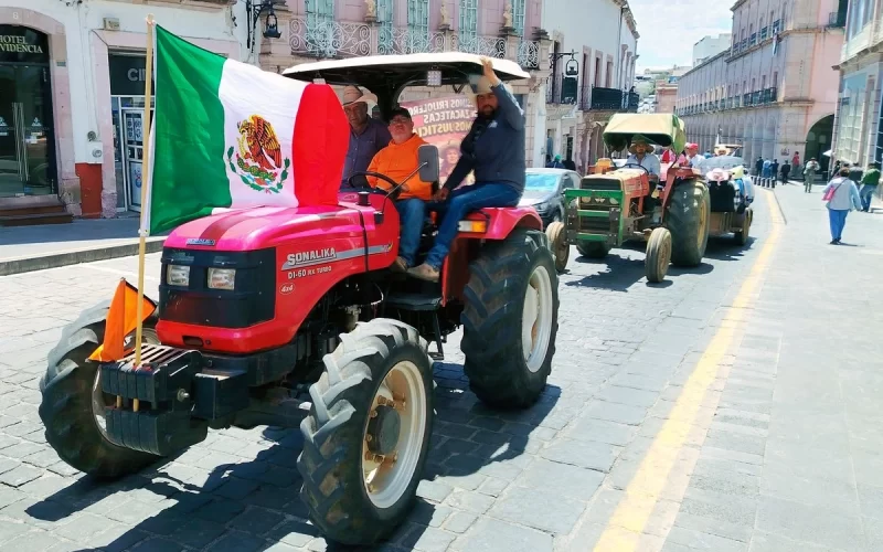 Inician hoy paro agricultores y transportistas en 20 estados