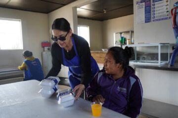 Lleva Estado comedor móvil de NutriChihuahua por primera vez a Balleza