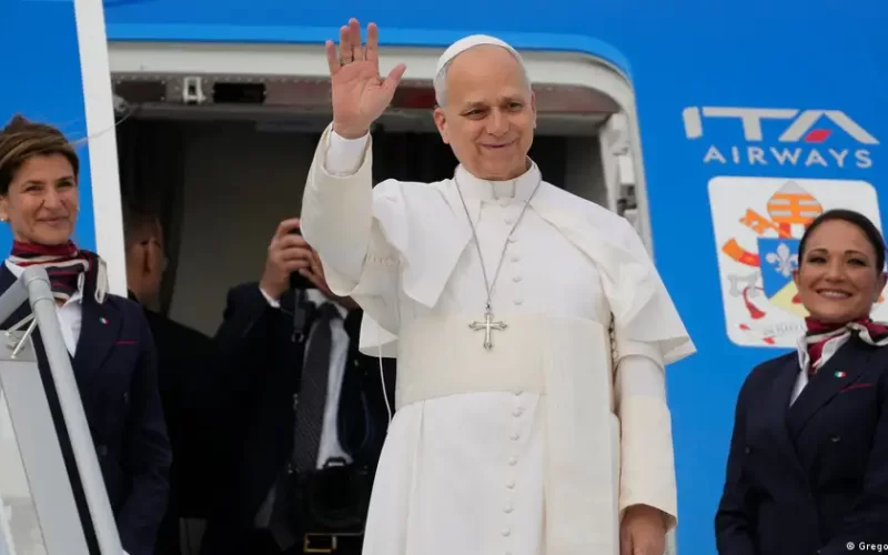 Papa: «El mundo está siendo destruido por pocos tiranos»