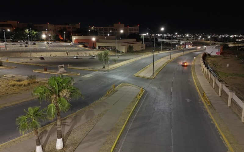 Marco Bonilla cumple con seguridad para estudiantes; modernizan alumbrado en la UACH