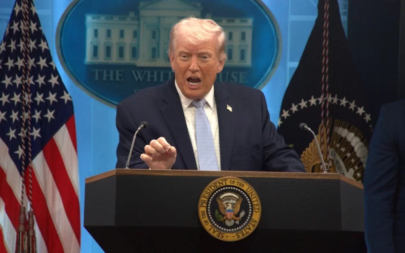 Trump pospone dos semanas plazo a Irán para reabrir Ormuz