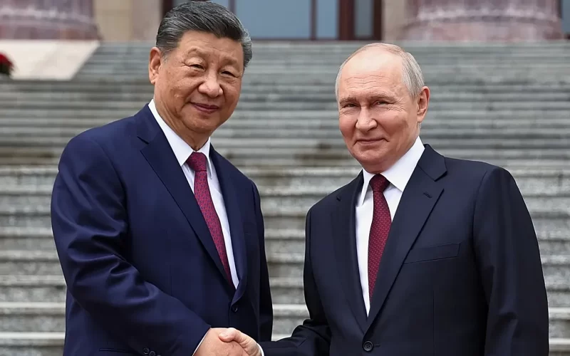 Xi aprovecha tensión entre Trump y Putin para colocar a China en el centro del nuevo orden mundial