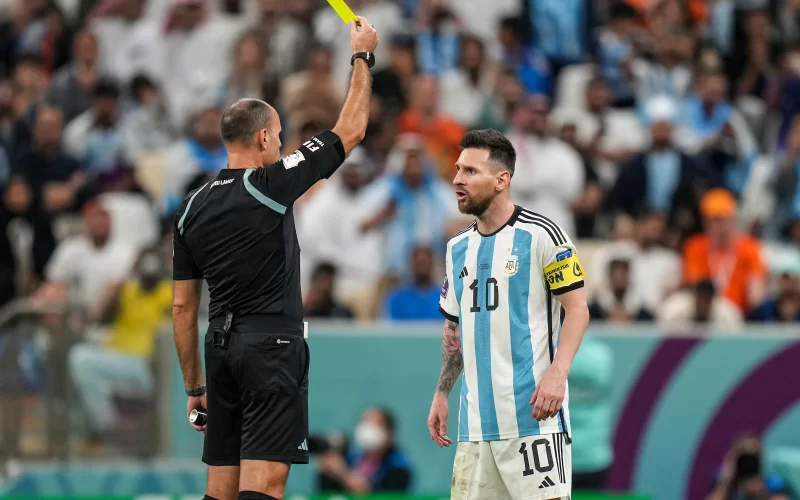 El día que Argentina y Países Bajos impusieron récord de tarjetas amarillas en un caótico duelo de cuartos de final