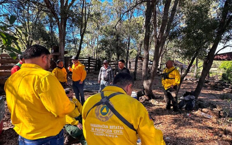 Mantiene CEPC despliegue operativo para atender incendio forestal en el municipio de Madera