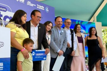 Entrega Ichijuv más de medio millón de pesos a madres jóvenes jefas de familia