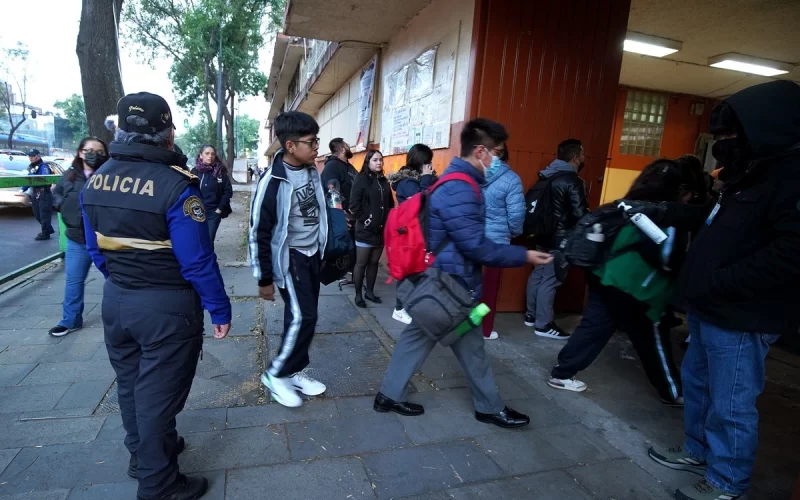 En una reunión hoy con Sheinbaum definirá la SEP el calendario escolar